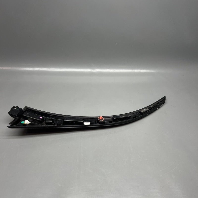 670111580 MASERATI LEVANTE TAILGATE BACKDOOR SPOILER RIGHT 2017 18 19 2020 OEM 670111580