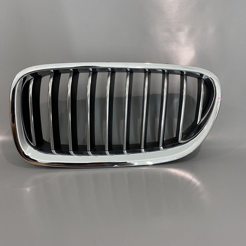 7412323 BMW 528 GRILLE UPPER LEFT 2014 2015 2016 7412323 535 OEM