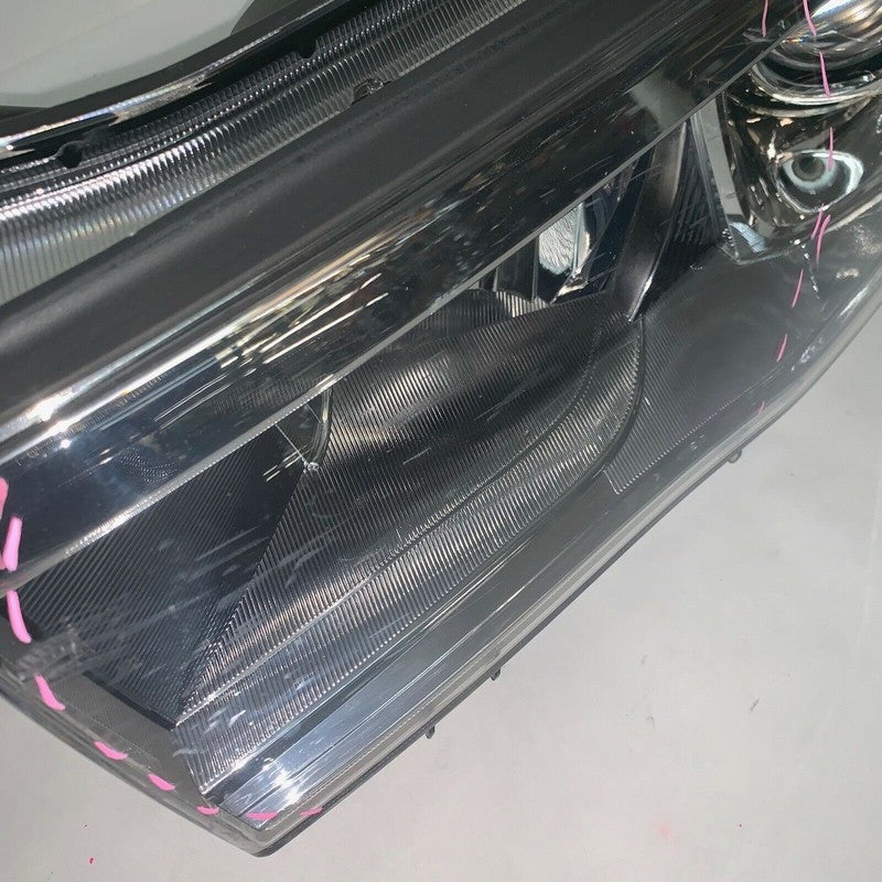 T935770-24 TOYOTA HIGHLANDER HEADLIGHT LEFT DRIVER SIDE 2014 2015 2016 HALOGEN OEM