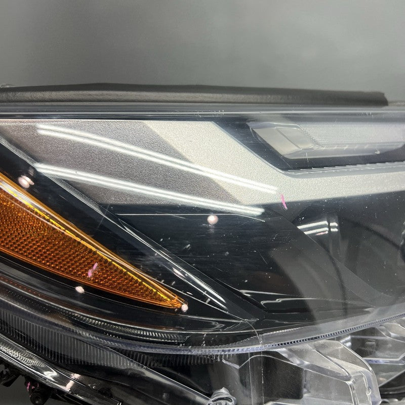 RAV 4 TOYOTA RAV 4 HEADLIGHT RIGHT PASSENGER 2022 2023 2024 OEM 