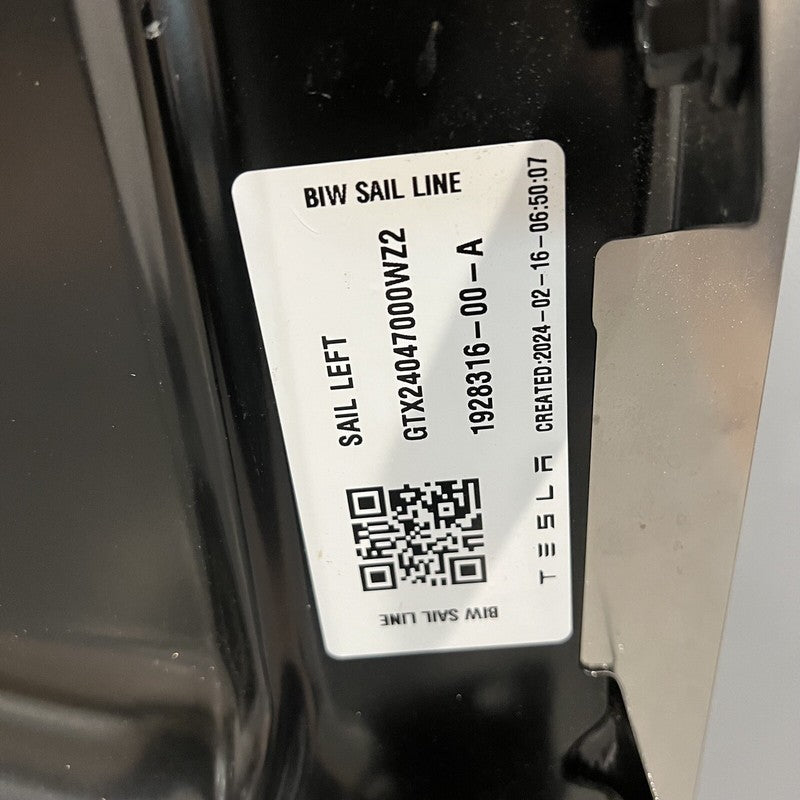 1928316-00-A TESLA CYBERTRUCK QUARTER PANEL LEFT 2024 2025 OEM 1928316-00-A