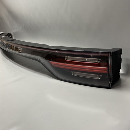 9Y0945081Q PORSCHE CAYENNE TRUNK CENTER TAIL LIGHT LED 2019 2020 2021 OEM 9Y0945081Q