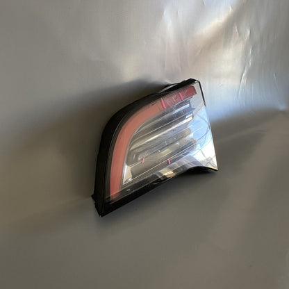 1502089-00-B TESLA MODEL 3 INNER TAIL LIGHT RIGHT SIDE 1502089-00-B 2017 2018 2019 2020 OEM