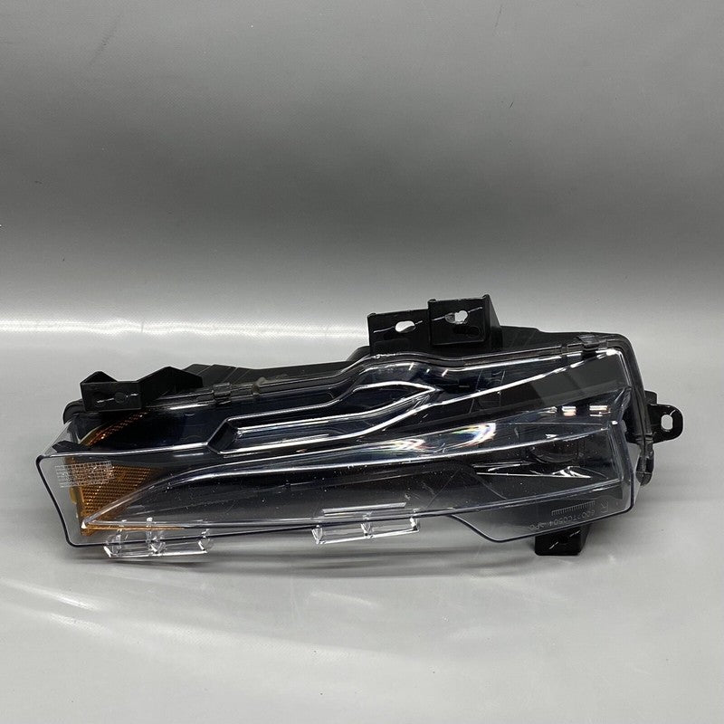 1077390-00-F TESLA MODEL 3 FOG LIGHT RIGHT PASSENGER 2017 18 19 20 21 2022 2 PIN 1077390-00-F