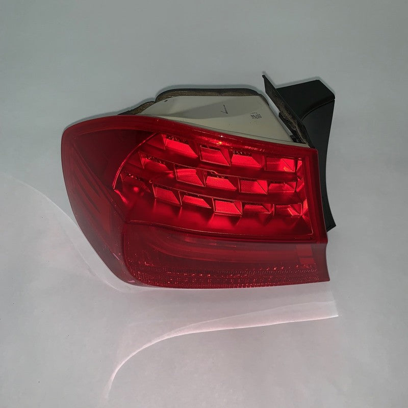 21 830 102 BMW 328 335 TAIL LIGHT LEFT DRIVER 21830102 LED SEDAN 2009 2010 2011 0EM