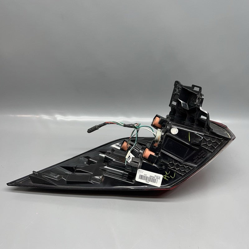 RAV 4 TOYOTA RAV 4 TAIL LIGHT RIGHT PASSENGER 2019 2020 2021 2022 OEM 