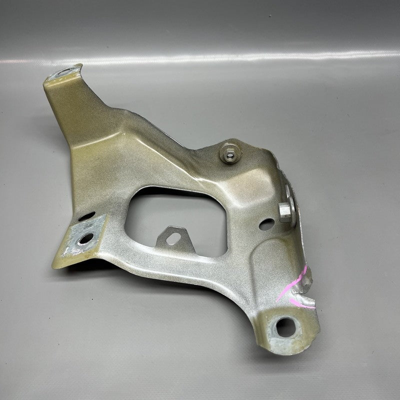 1086016-00-D TESLA MODEL 3 FENDER SUPPORT BRACKET RIGHT 2017 18 19 20 2021 OEM 1086016-00-D