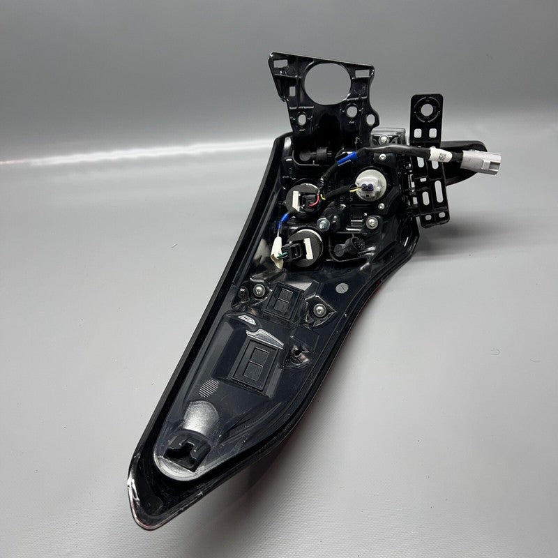 TOYOTA HIGHLANDER TAIL LIGHT RIGHT PASSENGER 2020 2021 2022 LED OEM 