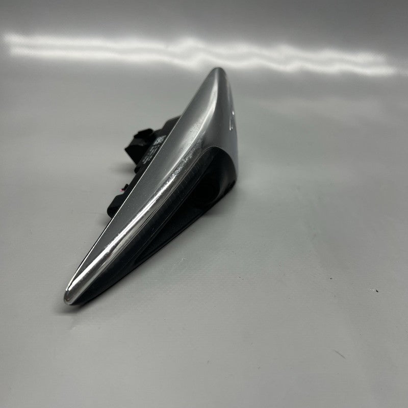 1642011-00-A TESLA MODEL Y FENDER CAMERA MARKER RIGHT 2020 2021 2022 2023 OEM 1642011-00-A