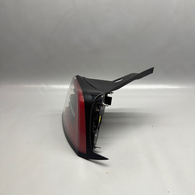 TESLA MODEL Y TAIL LIGHT RIGHT PASSENGER 2020 2021 2022 2023 2024 OEM