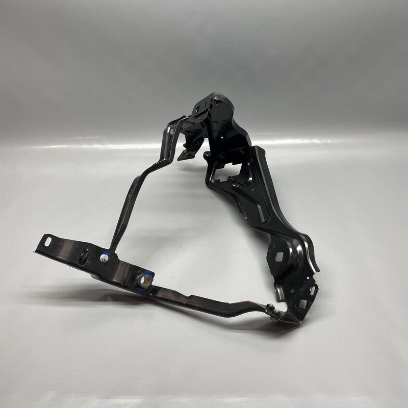 204620590 MERCEDES BENZ C300 HEADLIGHT SUPPORT BRACKET RIGHT 2008 2009 2010 2011 OEM