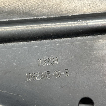 1092305-00-B TESLA MODEL 3 FENDER BRACKET RIGHT 2020 2021 2022 2023 OEM 1092305-00-B