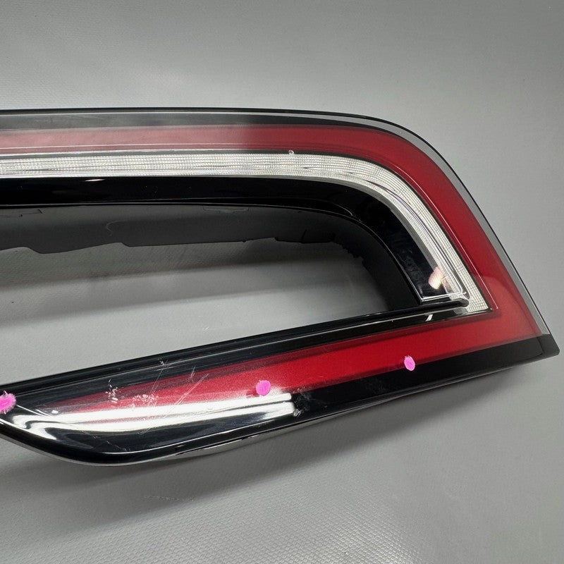 TESLA MODEL 3 TAIL LIGHT RIGHT PASSENGER 2024 2025 2026 OEM 1691500-00