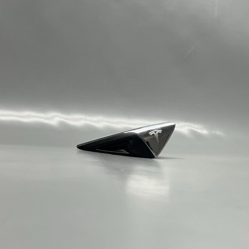 1125107-77-C TESLA MODEL 3 FENDER CAMERA MARKER RIGHT 2017 2018 2019 2020 2021 1125107-77-C