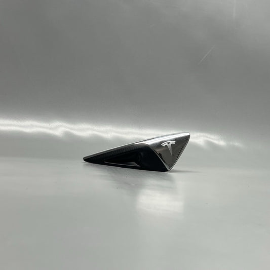 1125107-77-C TESLA MODEL 3 FENDER CAMERA MARKER RIGHT 2017 2018 2019 2020 2021 1125107-77-C