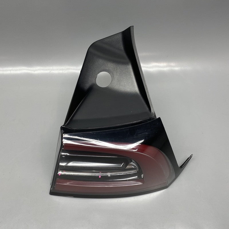 TESLA MODEL 3 TAIL LIGHT RIGHT PASSENGER 2017 2018 2019 2020 OEM
