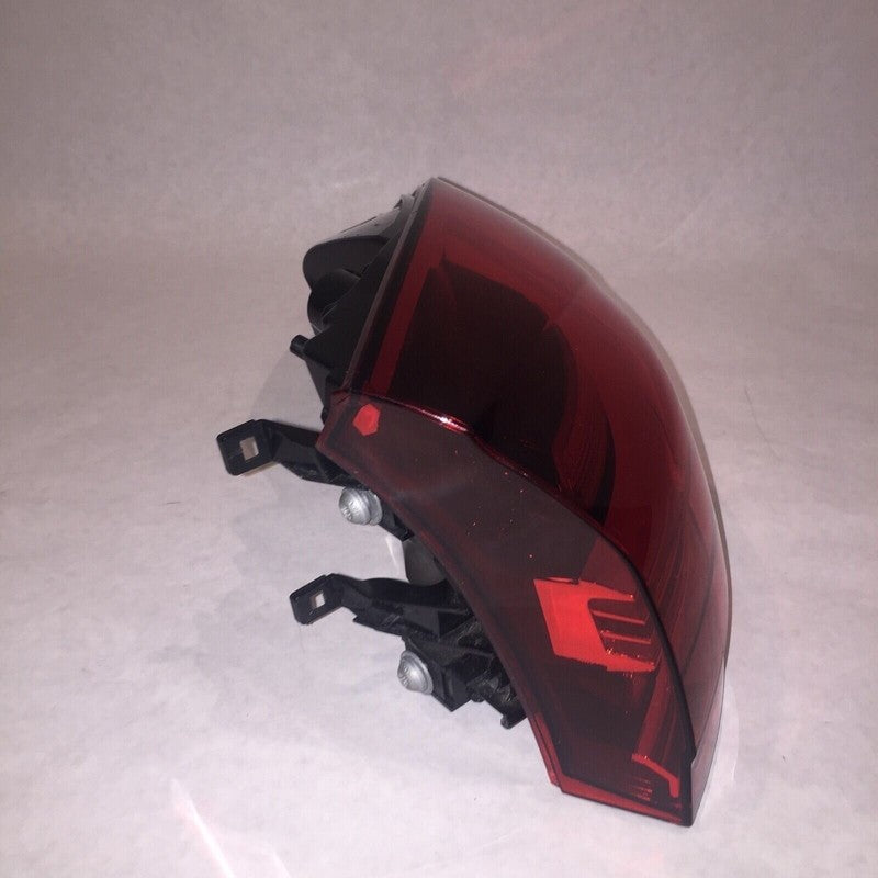 7P5945208H PORSCHE CAYENNE RIGHT PASSENGER SIDE TAIL LIGHT 2015 2016 OEM