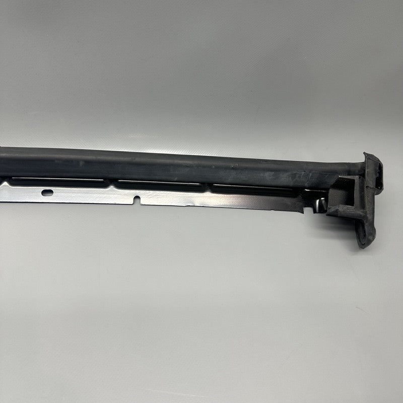 1073247-S0-B TESLA MODEL X FALCON CANTRAIL SEAL RIGHT REAR 2016 17 18 19 2020 1073247-S0-B