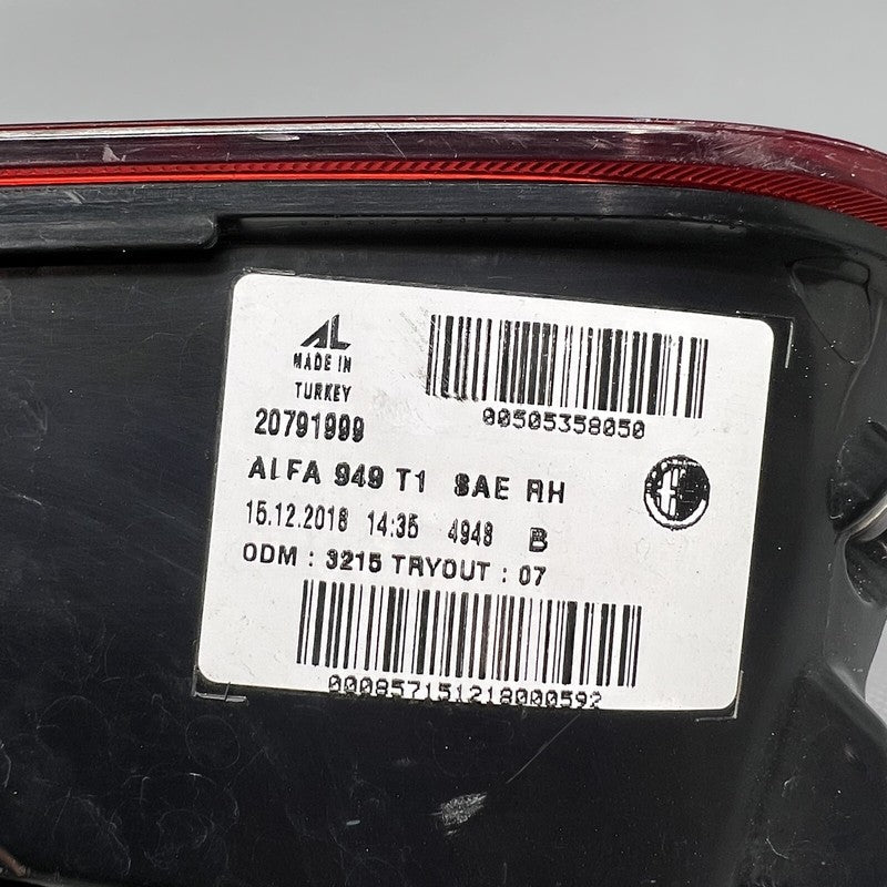 20791999 ALFA ROMEO STELVIO TAIL LIGHT RIGHT PASSENGER 2018 19 20 21 22 2023 OEM 20791999