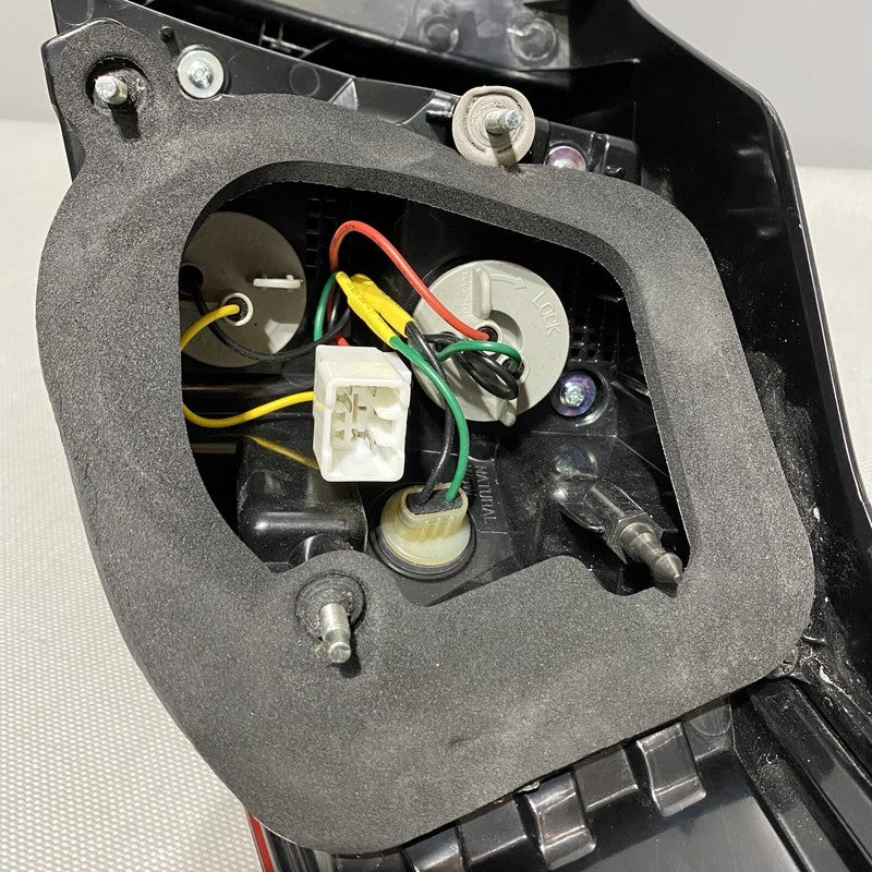 924014C000 KIA OPTIMA TAIL LIGHT LEFT DRIVER 924014C000 2011 2012 2013 OEM SEDAN