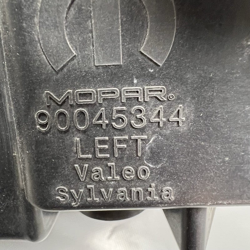 9403949 CHRYSLER 300 FOG LIGHT LEFT DRIVER 2015 2016 2017 2018 OEM 9403949