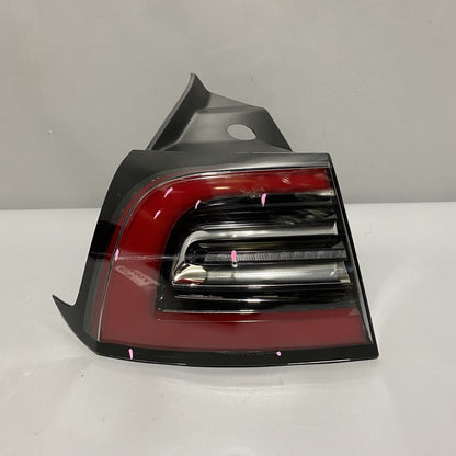 MODEL 3 TESLA MODEL 3 TAIL LIGHT LEFT DRIVER 2017 2018 2019 2020 OEM