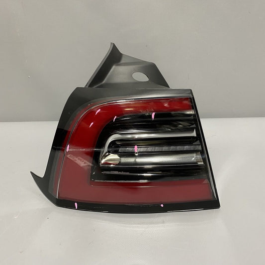 MODEL 3 TESLA MODEL 3 TAIL LIGHT LEFT DRIVER 2017 2018 2019 2020 OEM