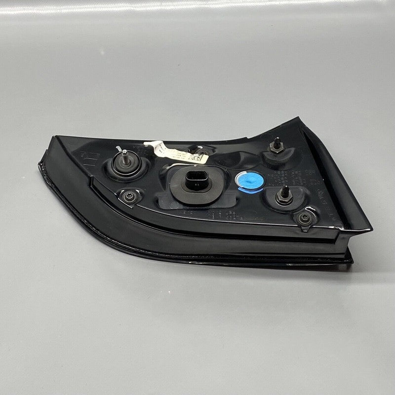 TESLA MODEL 3 TAIL LIGHT TRUNK RIGHT PASSENGER 1077402-00-E 2017 18 19