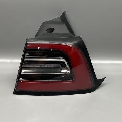 1077398-00-H TESLA MODEL 3 TAIL LIGHT RIGHT PASSENGER 1077398-00-H 2017 18 2019 2020 2021 OEM