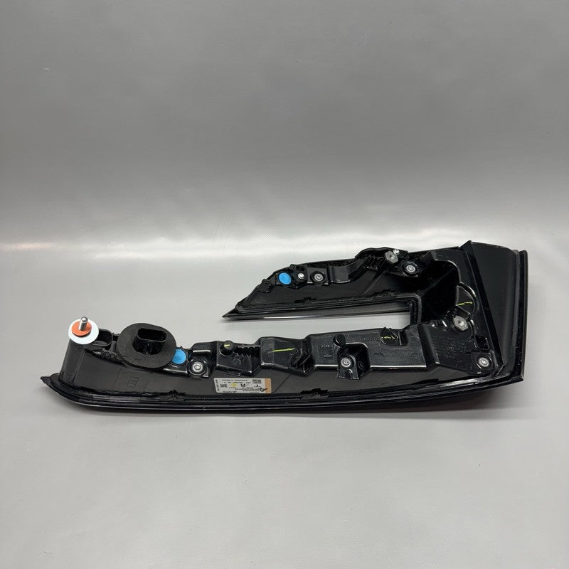 1691500-00-F TESLA MODEL 3 TAIL LIGHT RIGHT PASSENGER 2024 2025 2026 OEM 1691500-00-F