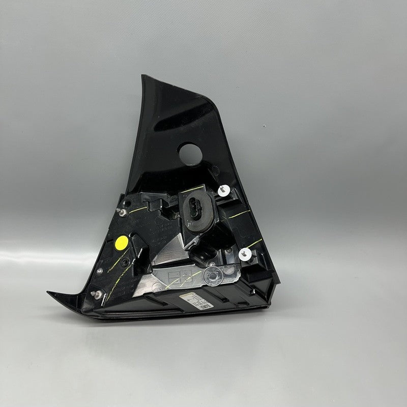 1502087-00-D TESLA MODEL Y TAIL LIGHT RIGHT PASSENGER 2020 21 22 23 2024 LED OEM 1502087-00-D