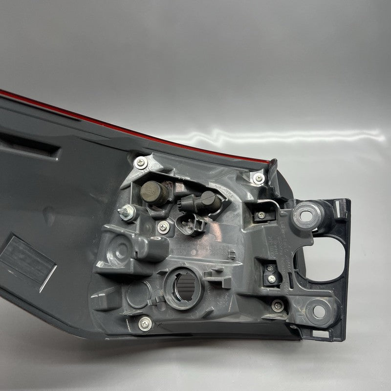 TOYOTA HIGHLANDER TAIL LIGHT RIGHT PASSENGER 2017 2018 2019 OEM