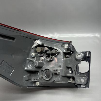 TOYOTA HIGHLANDER TAIL LIGHT RIGHT PASSENGER 2017 2018 2019 OEM