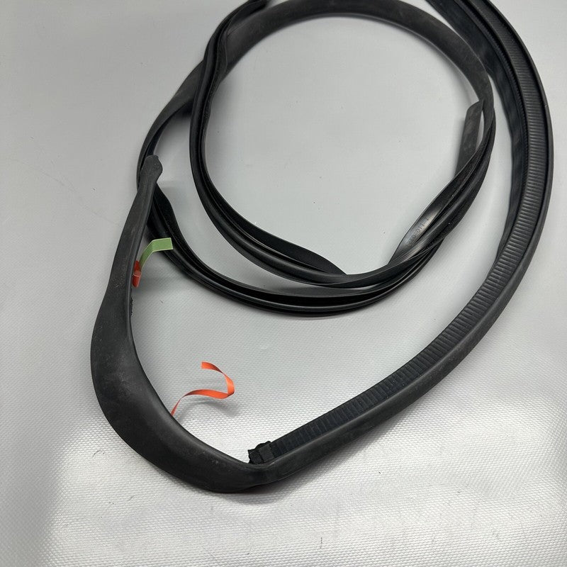 6009588-00-D TESLA MODEL S RIGHT REAR BODY SEAL 2012 13 14 15 16 17 18 19 2020 6009588-00-D