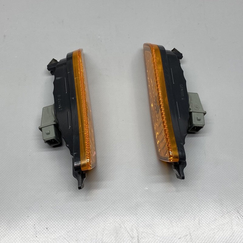 95B945119 PORSCHE MACAN FRONT BUMPER MARKER 95B945119 2016 2017 2018 2019 2020 2021 OEM