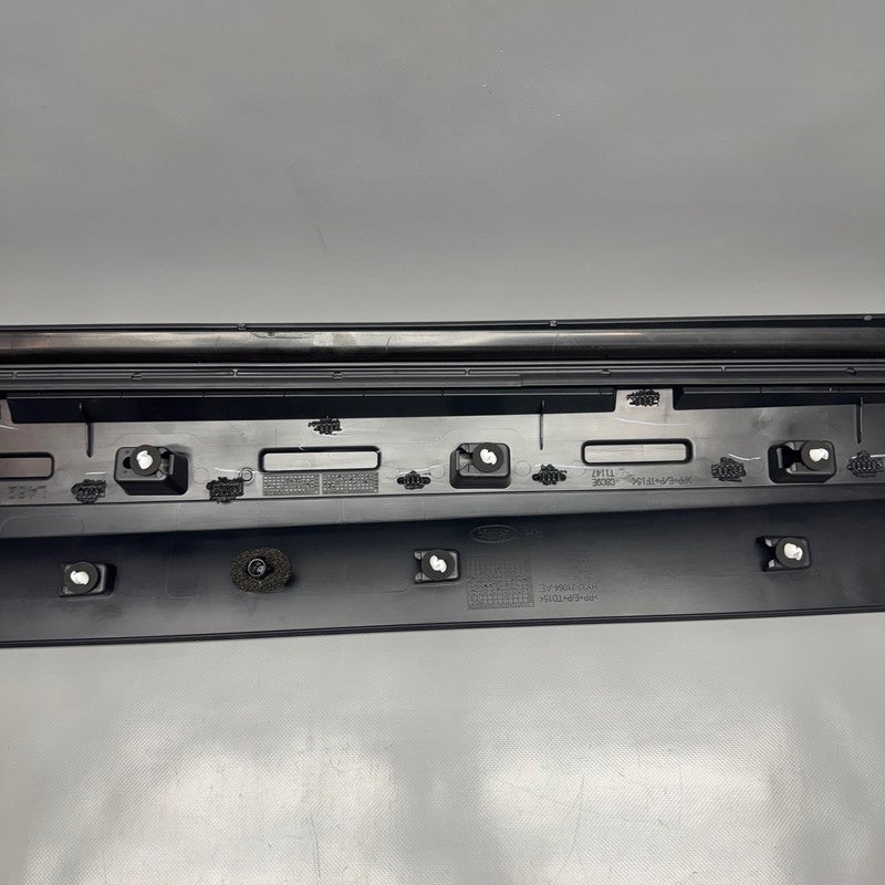 LAND ROVER DISCOVERY DOOR MOLDING RIGHT FRONT OEM HY32-21064-AE