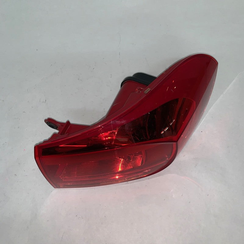 2SD01073804 / 5NO945096R VOLKSWAGEN TIGUAN TAIL LIGHT RIGHT PASSENGER 2012 2013 2014 2015 2016 OEM