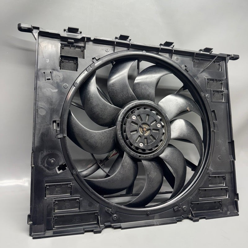 8677740 BMW 740 RADIATOR FAN 530 540  2016 2017 2018 2019 OEM 8677740
