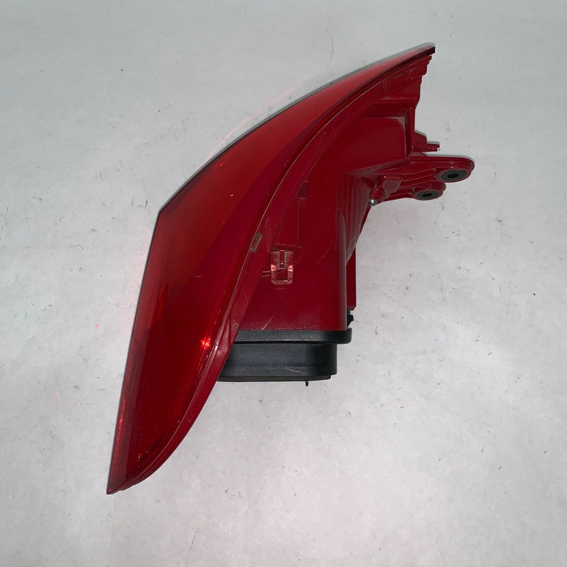 2SD01073804 / 5NO945096R VOLKSWAGEN TIGUAN TAIL LIGHT RIGHT PASSENGER 2012 2013 2014 2015 2016 OEM