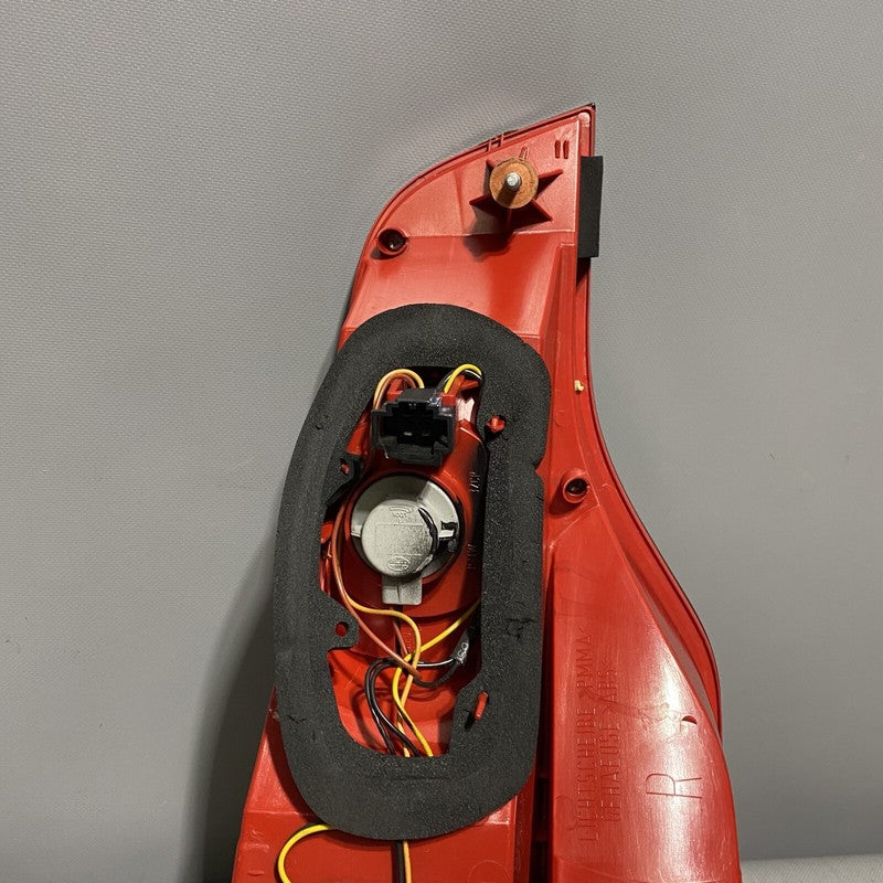 4L0945094A AUDI Q7 TAIL LIGHT RIGHT PASSENGER 4L0945094A 2007 2008 2009 OEM