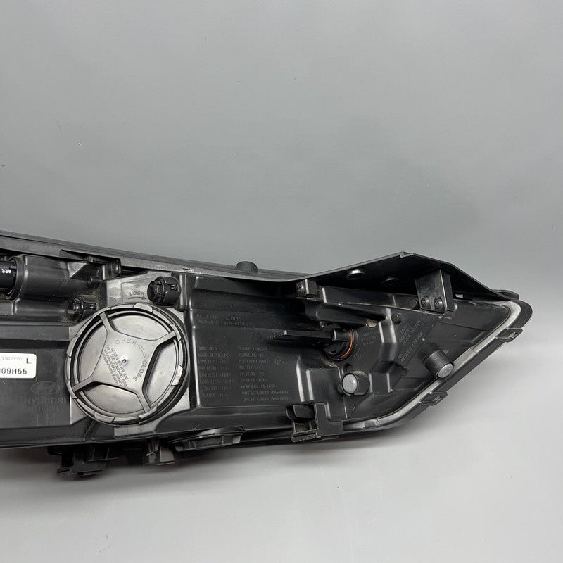 92101-D3 HYUNDAI TUCSON HEADLIGHT LEFT DRIVER HALOGEN 2019 2020 2021 OEM 92101-D3