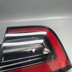 TESLA MODEL Y TAIL LIGHT RIGHT PASSENGER 2020 2021 2022 2023 2024 2025