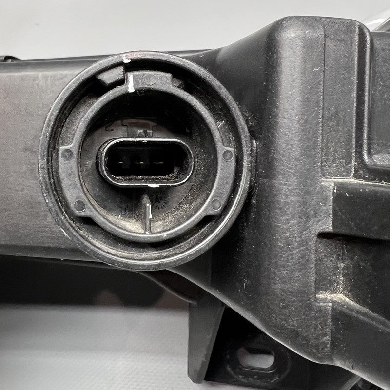 1077392-00-F TESLA MODEL 3 FOG LIGHT RIGHT PASSENGER 2017 18 19 20 21 2022 3 PIN 1077392-00-F