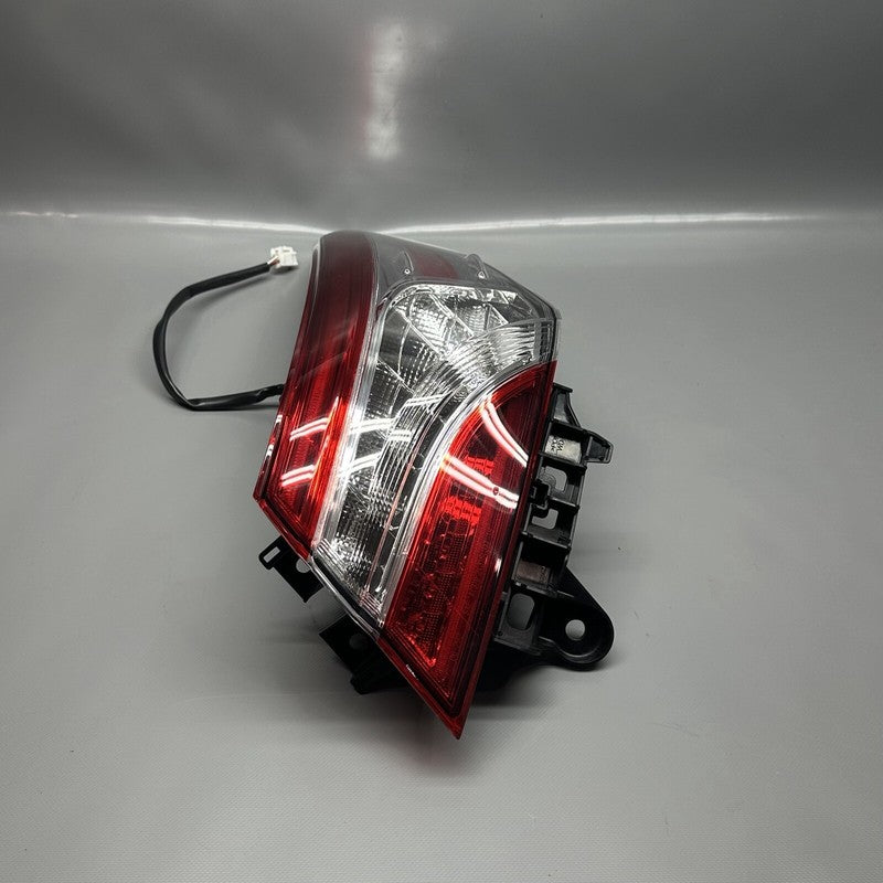 TOYOTA CAMRY TAIL LIGHT RIGHT PASSENGER 2018 2019 2020 OEM 