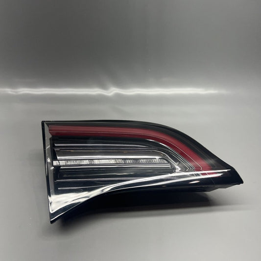 1077401-00-G TESLA MODEL Y,3 TAIL LIGHT TRUNK LEFT 2018 2019 2020 2021 2022 OEM 1077401-00-G