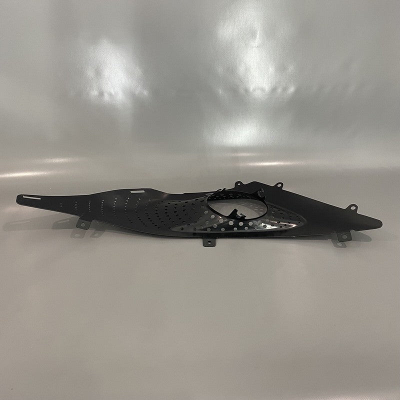 DB11 ASTON MARTIN DB11 EXHAUST TRIM MESH LEFT 2017 2018 2019 2020 OEM