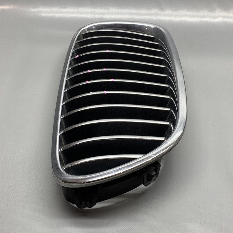 51137200728 BMW 528 GRILLE RIGHT PASSENGER SIDE 535 F10 51137200728 2011 2012 2013 OEM 