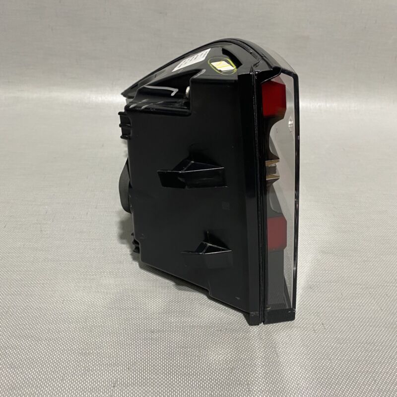 1034333-00-B TESLA MODEL X TAIL LIGHT RIGHT PASSENGER 1034333-00-B 2016 1017 2018 2019 2020