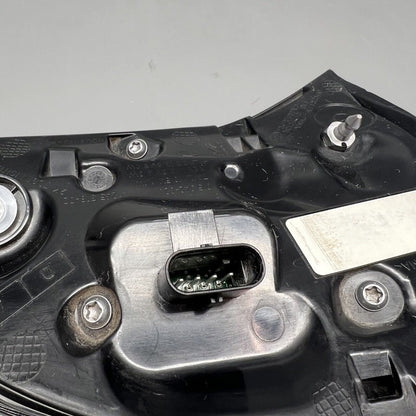 1502089-00-B TESLA MODEL Y TAIL LIGHT TRUNK RIGHT 2020 2021 2022 2023 2024 OEM 1502089-00-B