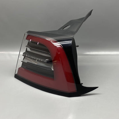 1077398-00-H TESLA MODEL 3 TAIL LIGHT RIGHT PASSENGER 1077398-00-H 2017 18 2019 2020 2021 OEM